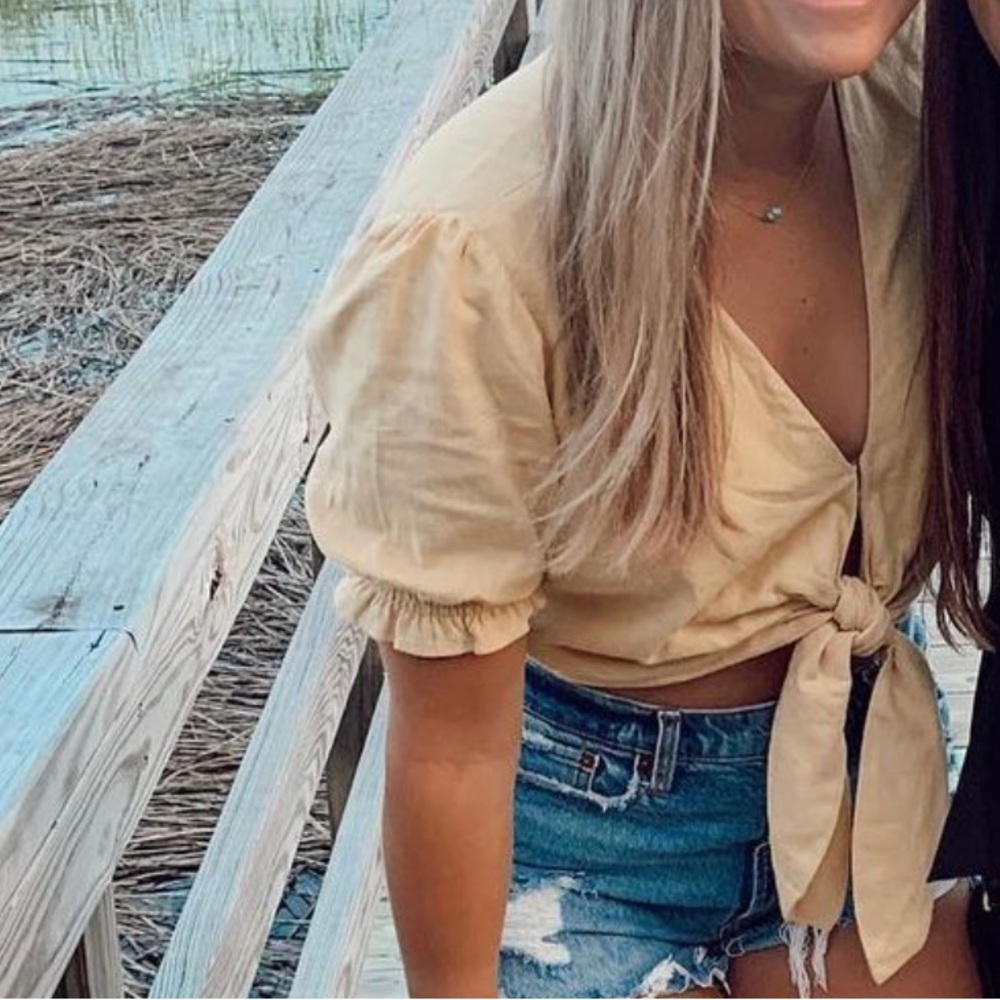 Abercrombie Tie-Front Puff Sleeve Top